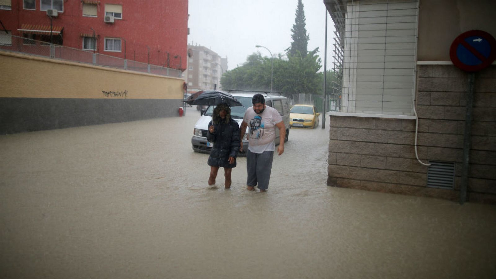 Boletines RNE - Cientos de personas evacuadas y máxima alerta en la zona de Levante por la DANA - Escuchar ahora 