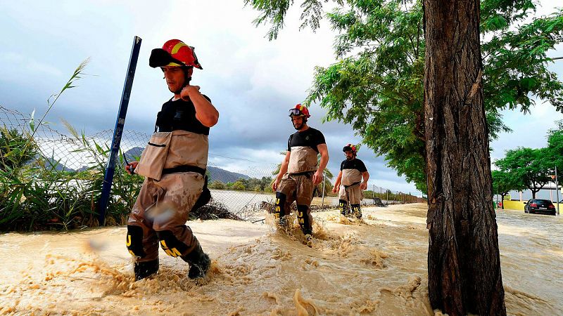 14 horas fin de semana - Por primera vez los tres ejércitos colaboran con la UME ante la grave situación - Escuchar ahora