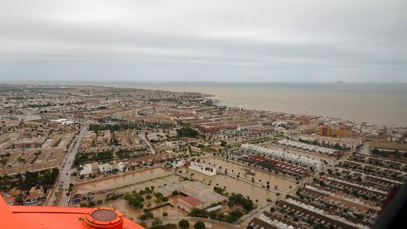 24 horas fin de semana - 20 horas - Las intensas lluvias mantienen mañana bajo aviso a 18 provincias de ocho comunidades - Escuchar ahora