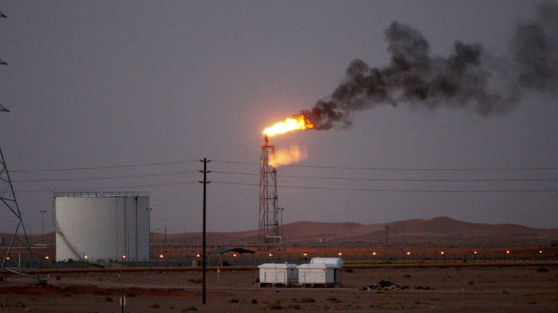  14 horas - El precio del petróleo se dispara tras el ataque a la mayor refinería de Arabia Saudí