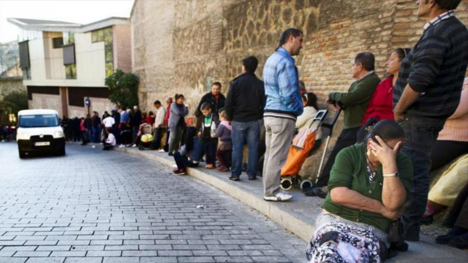  Boletines RNE - La mitad de los hogares monoparentales en España están en riesgo de esclusión social - Escuchar ahora