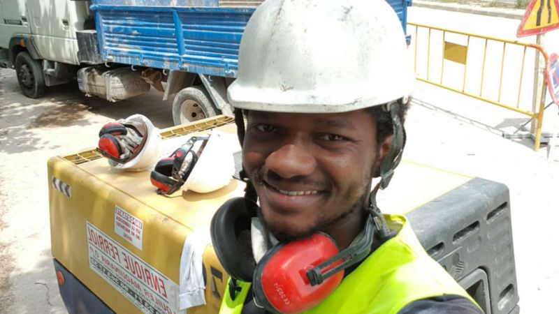  Las mañanas de RNE con Íñigo Alfonso - 'Sin permiso de trabajo ¿De qué voy a vivir?' - Escuchar ahora