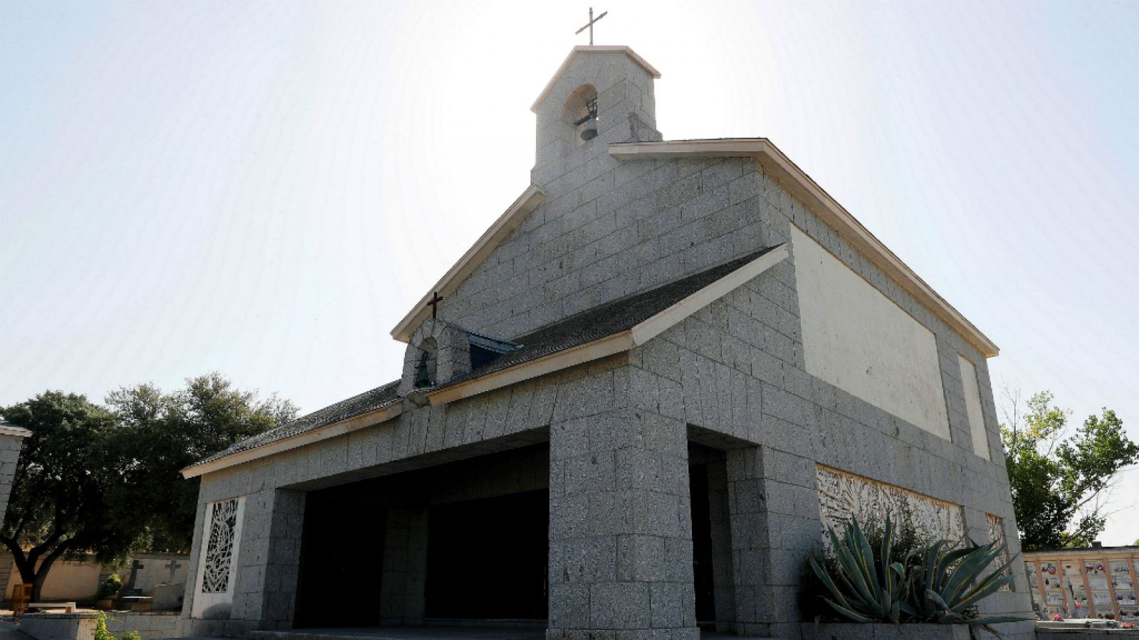  14 horas - Los restos de Franco será enterrados en el Cementerio de El Pardo-Mingorrubio - Escuchar ahora