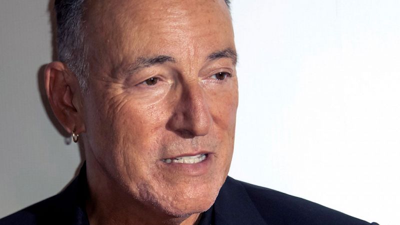 Solamente una vez -  A todo el mundo le gusta Bruce Springsteen - Escuchar ahora