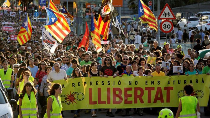 Manifestación multitudinaria en Sabadell para pedir la libertad de los CDR - Escuchar ahora