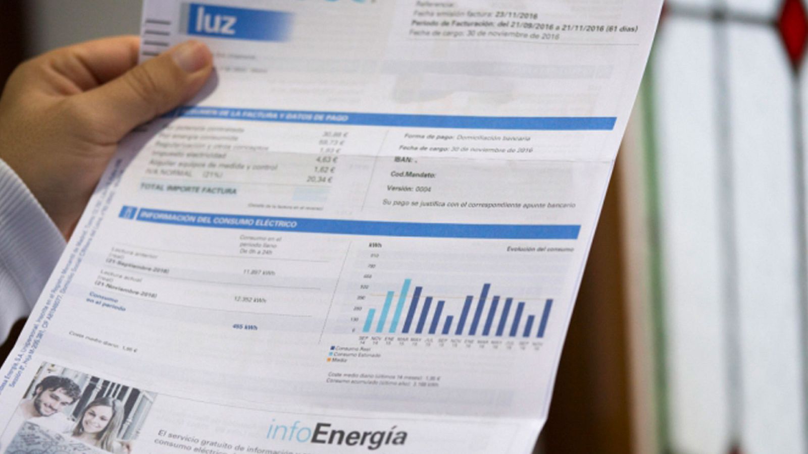  Las mañanas de RNE con Íñigo Alfonso - La factura de la luz traerá un recargo en 11 comunidades - Escuchar ahora