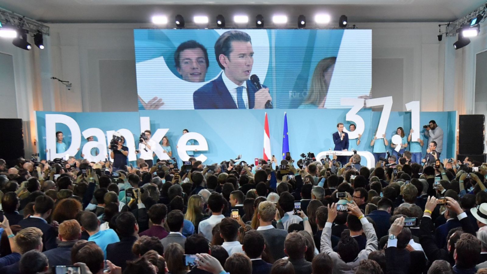 Cinco continentes - El reforzado Sebastian Kurz elige socios de gobierno - Escuchar ahora