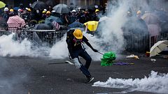 Boletines RNE - Un manifestante herido en Hong Kong en los enfrentamientos con la policía