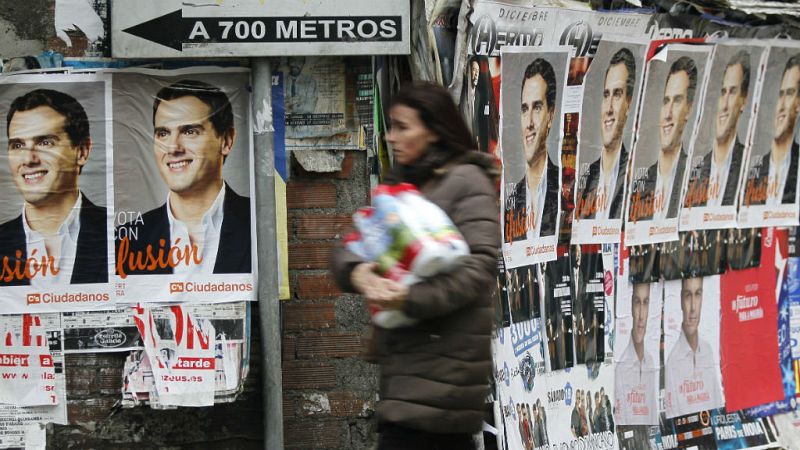 Boletines RNE - Acuerdo entre los principales partidos para reducir los carteles electorales - Escuchar ahora