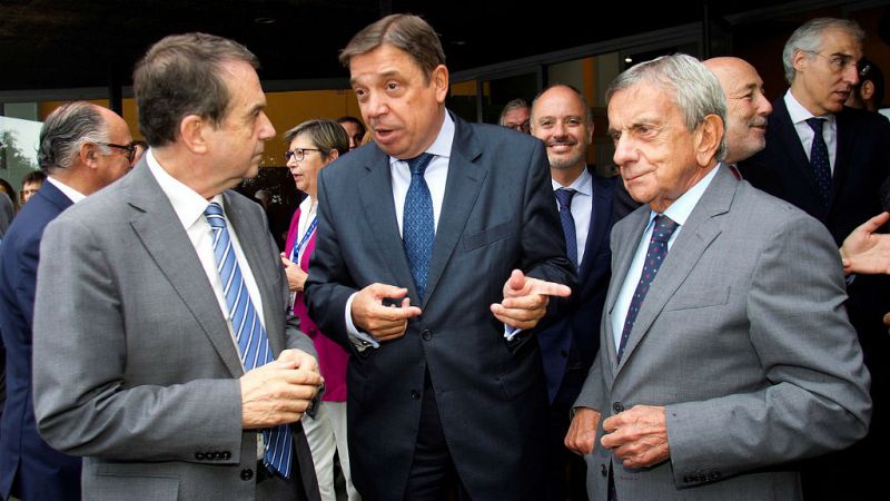 14 horas fin de semana - España quiere que Europa presione a Estados Unidos para evitar la guerra comercial  arancelaria - Escuchar ahora