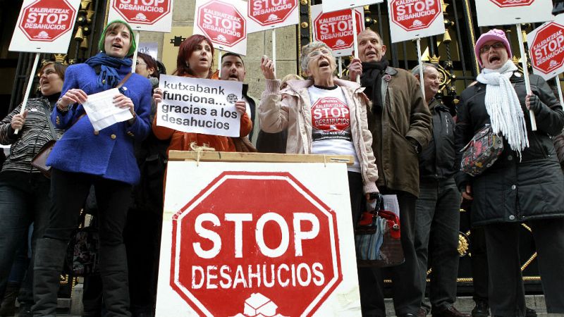 14 horas - Los desahucios por impago de alquiler caen por primera vez en dos años - Escuchar ahora 