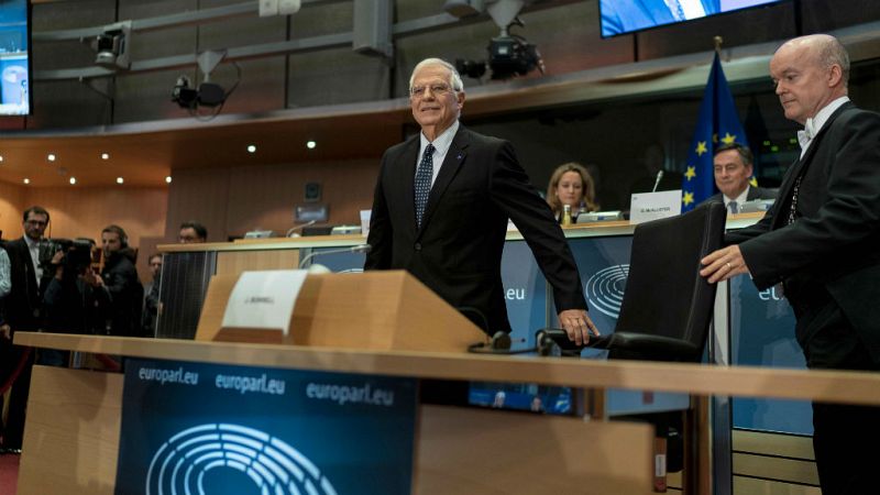 Boletines RNE - Borrell niega en el Parlamento Europeo que usara información privilegiada al vender acciones de Abengoa - Escuchar ahora