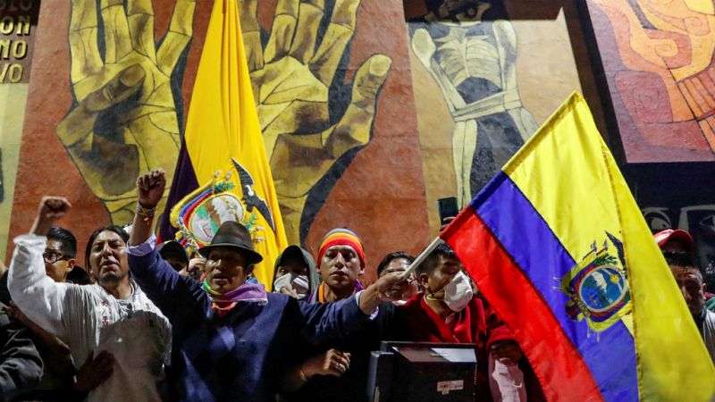  Las Mañanas de RNE con Íñigo Alfonso - La policía expulsa del Parlamento de Ecuador a los manifestantes indígenas que lo habían asaltado - Escuchar ahora