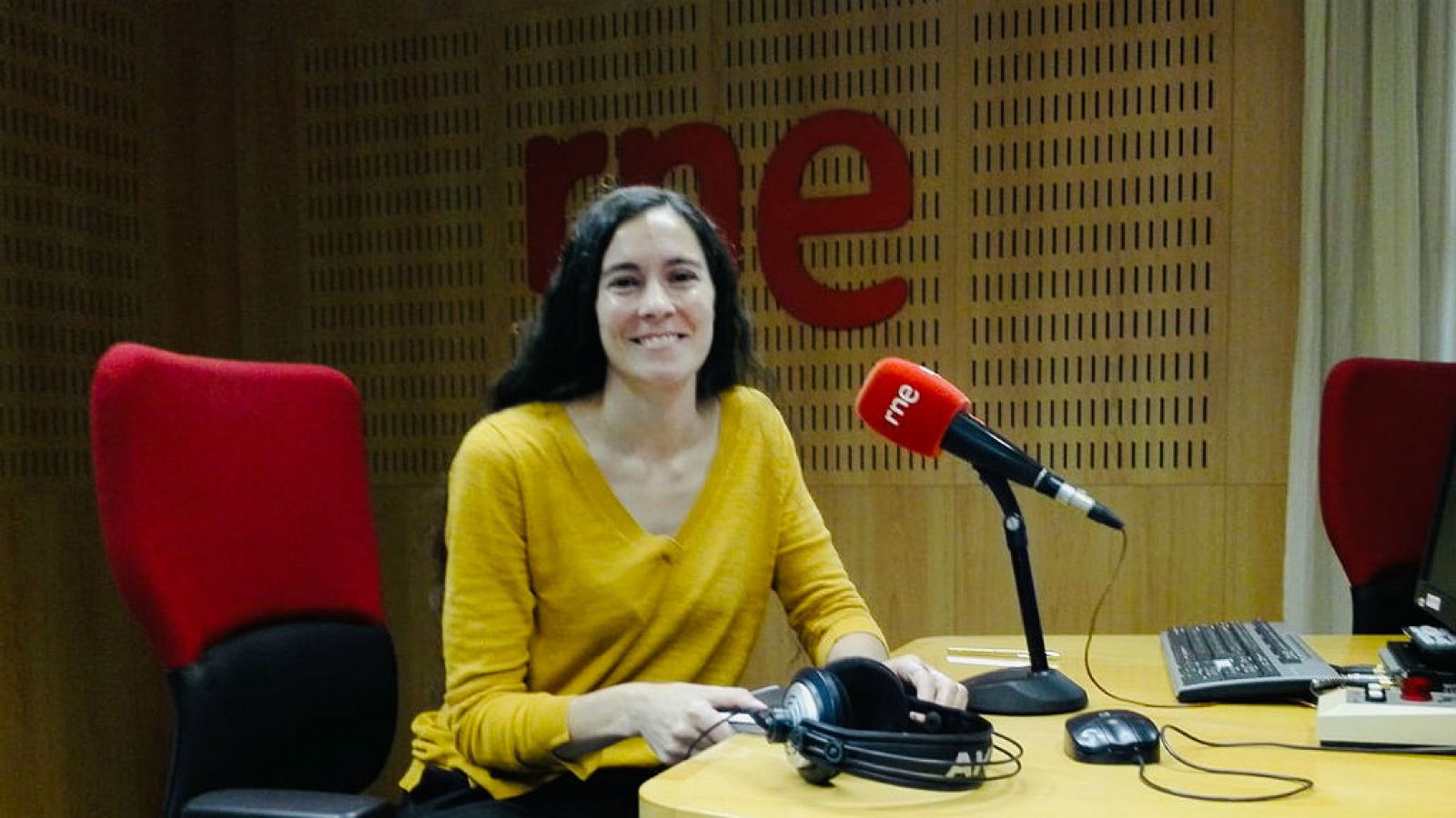 A compás - Dácil González, Premio Nacional de Danza 2019 - 10/10/19 - escuchar ahora