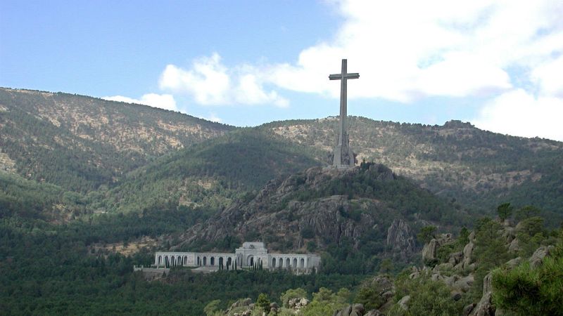  Boletines RNE - El Valle de los Caídos cierra sus puertas para preparar las labores de exhumación de Franco - Escuchar ahora