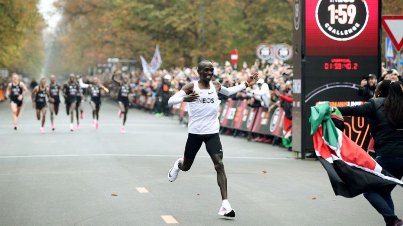 El keniano Kipchoge hace historia bajando de las dos horas en maratón - Escuchar ahora