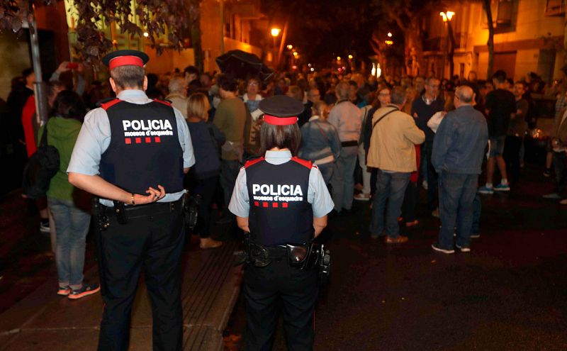 14 horas - El Supremo asegura que los Mossos actuaron con pasividad el 1-O - Escuchar ahora