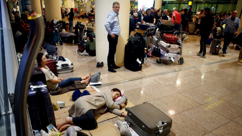 Las mañanas de RNE con Íñigo Alfonso - El aeropuerto de El Prat vuelve a operar con normalidad aunque hay vuelos cancelados