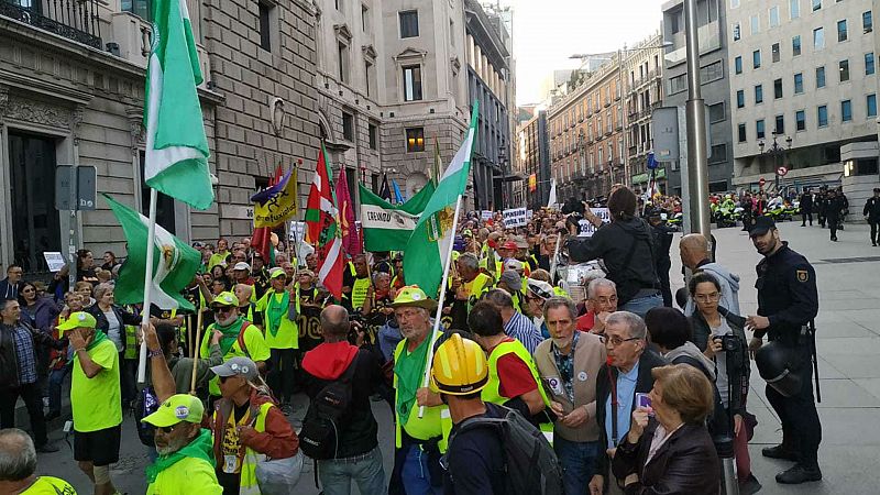 24 horas - La Puerta del Sol recibe las marchas de los pensionistas 