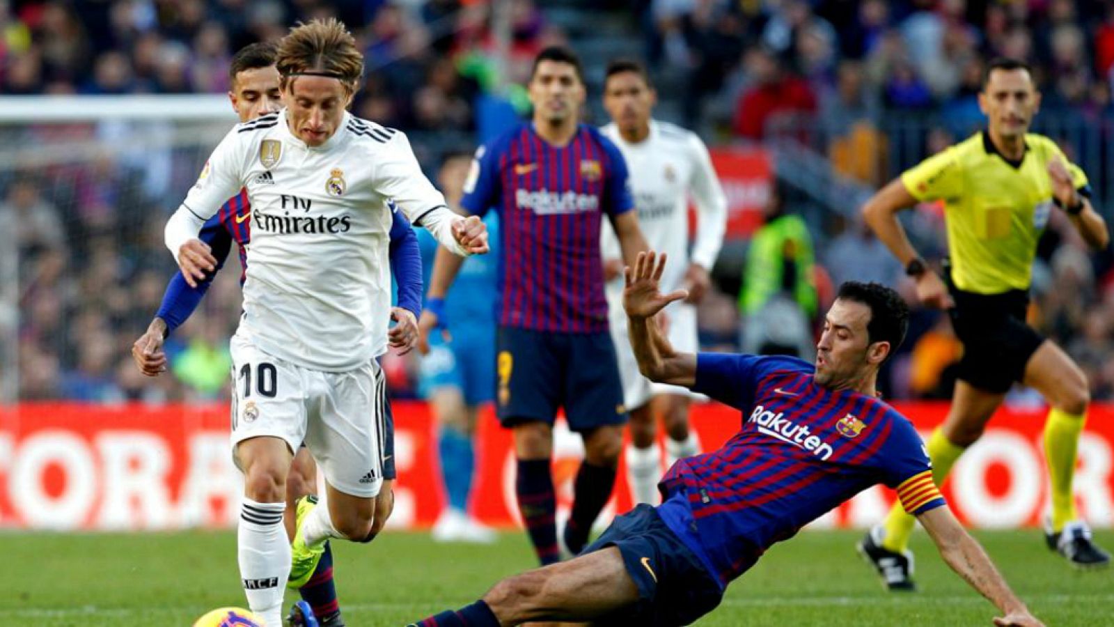  14 horas - La Liga pide que el Clásico del 26-O sea en Madrid "por causa de fuerza mayor" - Escuchar ahora