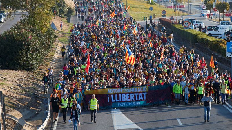 Boletines RNE - La Junquera registra 30 kilómetros de retenciones mientras las marchas se aproximan a Barcelona - Escuchar ahora