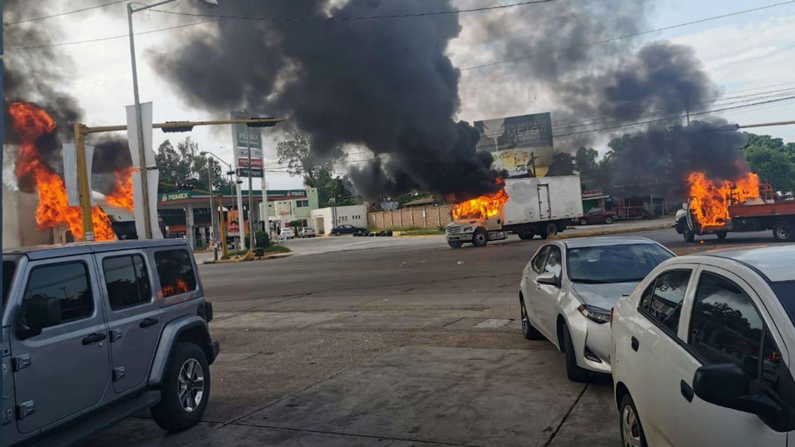 14 horas - El gobierno mexicano deja en libertad al hijo de El Chapo Guzmán para frenar los disturbios en Culiacán - Escuchar ahora