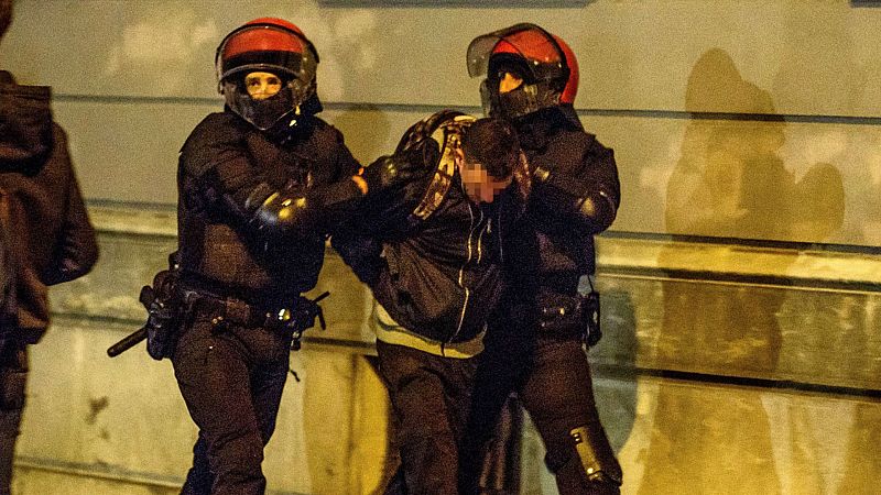 Una decena de detenidos en incidentes en Bilbao por un mitin de Vox - Escuchar ahora