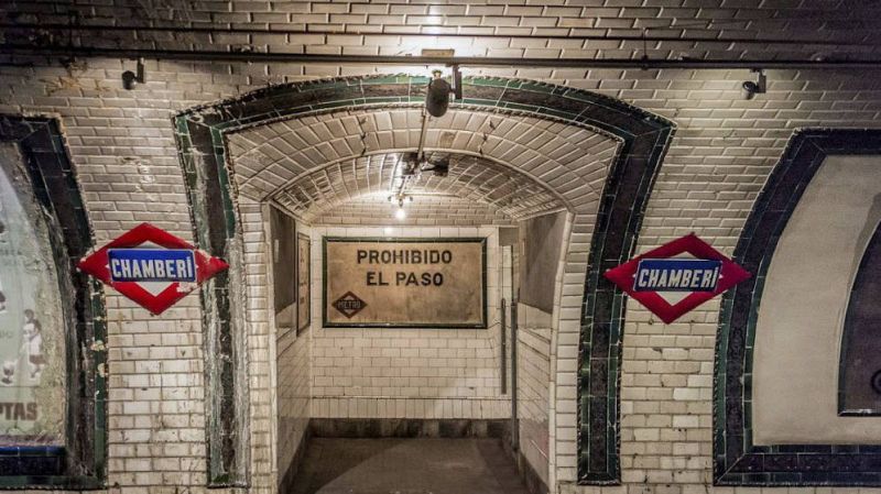 Adiós calidad paso La noche en vela. 100 años de Metro de Madrid. Entre acordes de músicos y  sonidos de megafonía