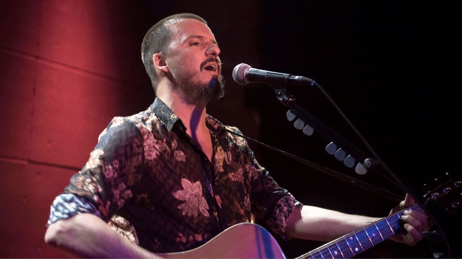 Solamente una vez - Coque Malla nos presenta su '¿Revolución?' - Escuchar ahora