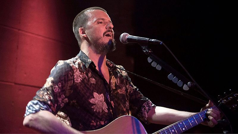 Solamente una vez - Coque Malla nos presenta su '¿Revolución?' - Escuchar ahora