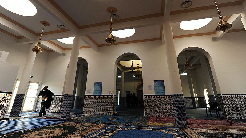  Boletines RNE - Dos heridos por un tiroteo cerca de una mezquita en el sur de Francia - Escuchar ahora 