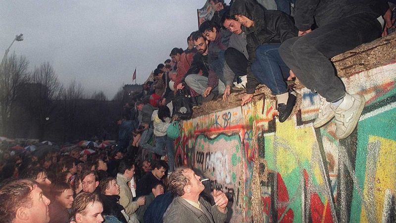 Documentos RNE - Berlín, 30 años sin el muro, los costes de la reunificación alemana - 01/11/19 - escuchar ahora