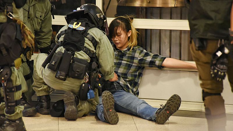 Unos 200 detenidos durante los violentos disturbios en Hong Kong - Escuchar ahora