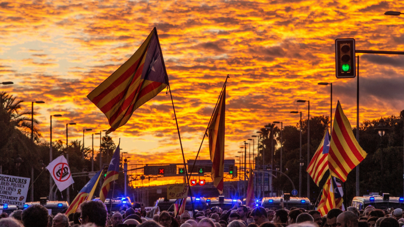 Protestas en Barcelona por la presencia de la Familia Real - escuchar ahora