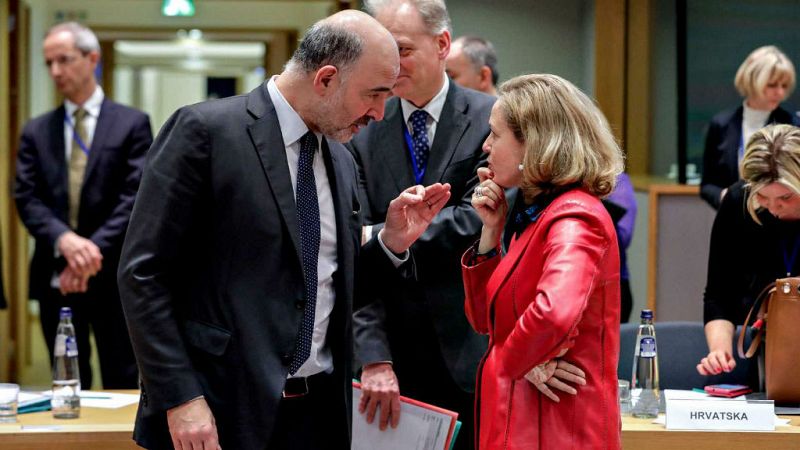 Boletines RNE - Bruselas rebaja la previsión de crecimiento para España en cuatro décimas - Escuchar ahora