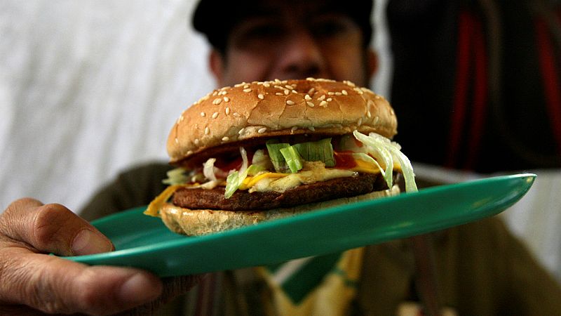 14 horas - La obesidad podría bajar la esperanza de vida en España - Escuchar ahora