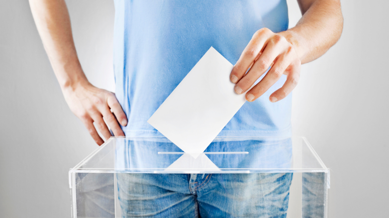 Jóvenes hartos de votar - escuchar ahora