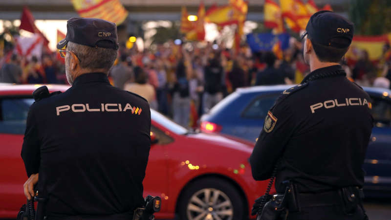 ¿Cómo van a votar los agentes desplazados a Cataluña? - escuchar ahora