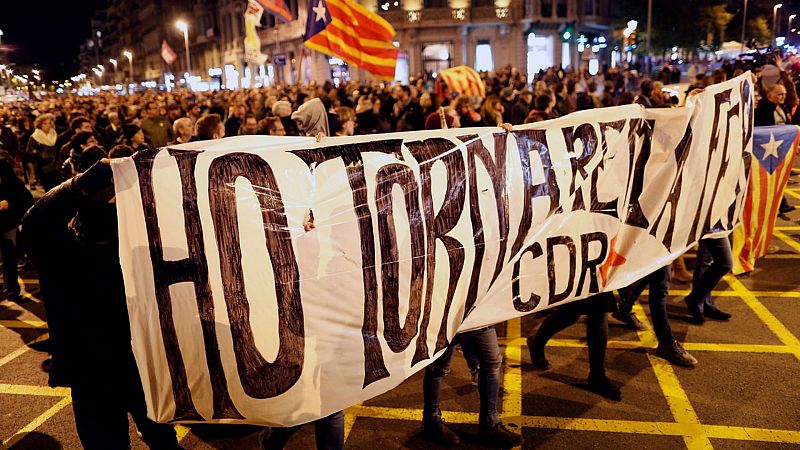 24 horas fin de semana - 20 horas - La policía impide a los manifestantes formar barricadas y provocar incidentes en Barcelona - Escuchar ahora