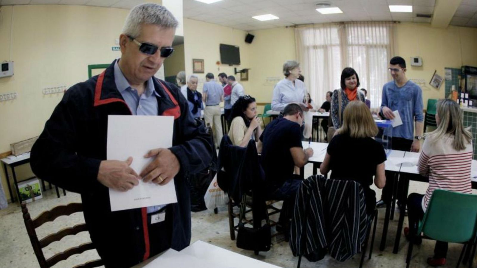 Dos discapacitados intelectuales por primera vez miembros de mesa electoral - Escuchar ahora