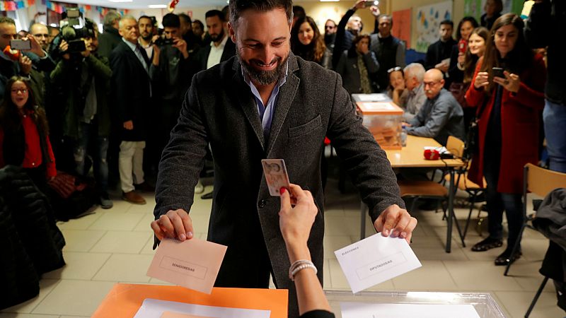 Especiales informativos RNE - Abascal, el último de los principales candidatos en votar - Escuchar ahora