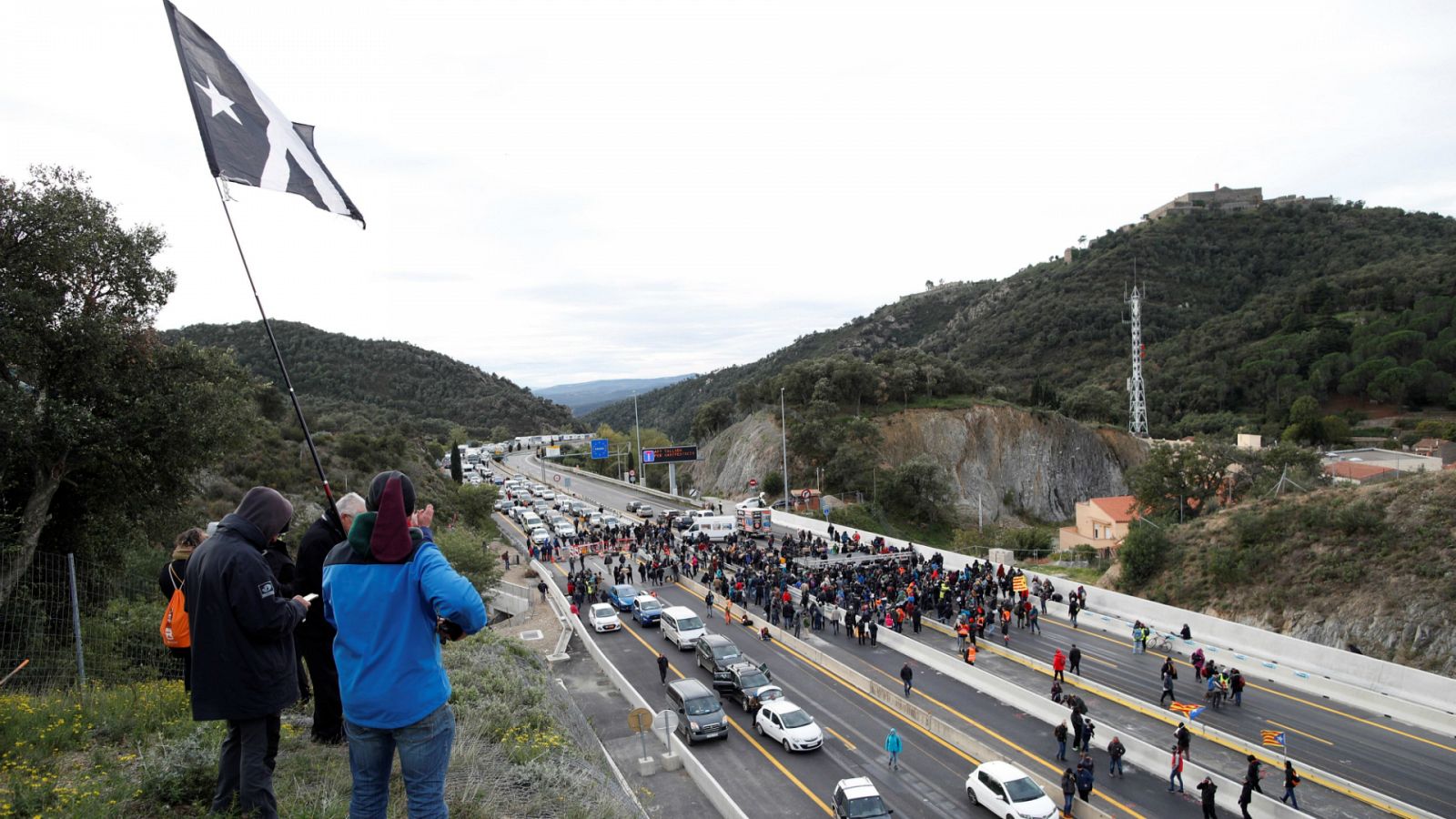 Boletines RNE - Tsunami Democràtic corta la AP-7 - Escuchar ahora