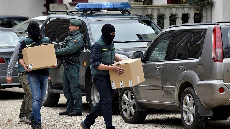  Boletines RNE - Operación por presunta malversación en la Generalitat - Escuchar ahora