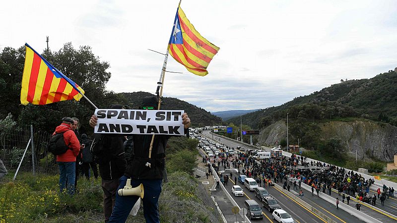 24 horas - Grupos independentistas intentan cortar la AP-7 de nuevo  - Escuchar ahora