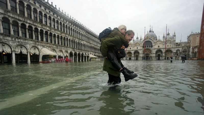 Boletines RNE - Venecia sufre la segunda marea más alta de su historia - Escuchar ahora 