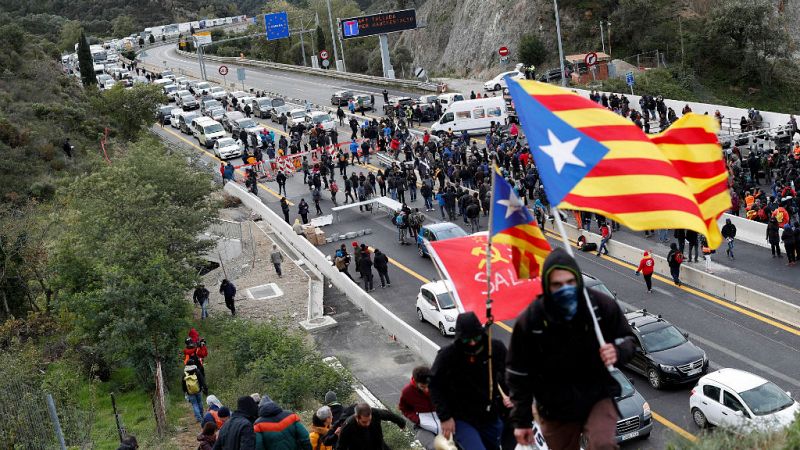 Boletines RNE - Tsunami Democràtic da por finalizada la movilización en la AP-7 - Escuchar ahora