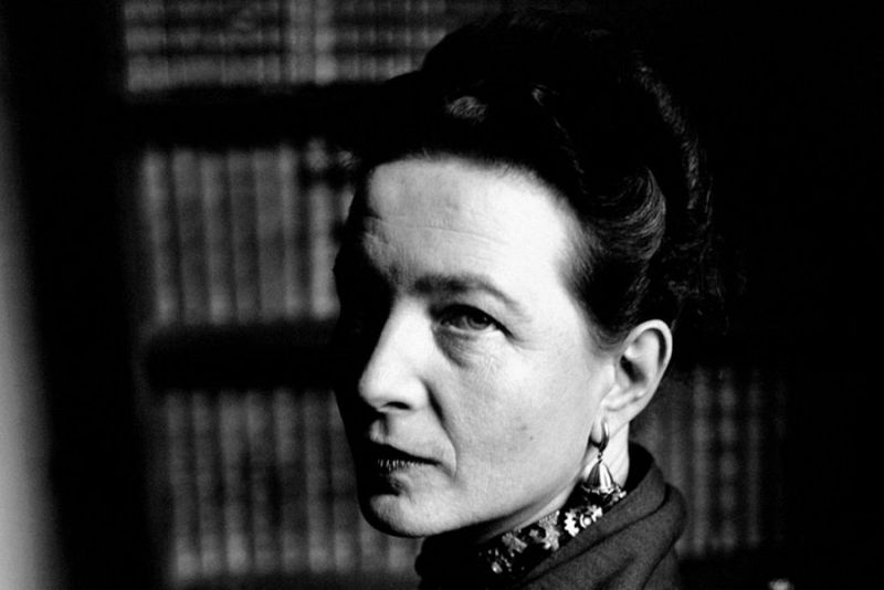 En algún lugar de la cultura: El impacto sociocultural de Simone de Beauvoir - Escuchar ahora