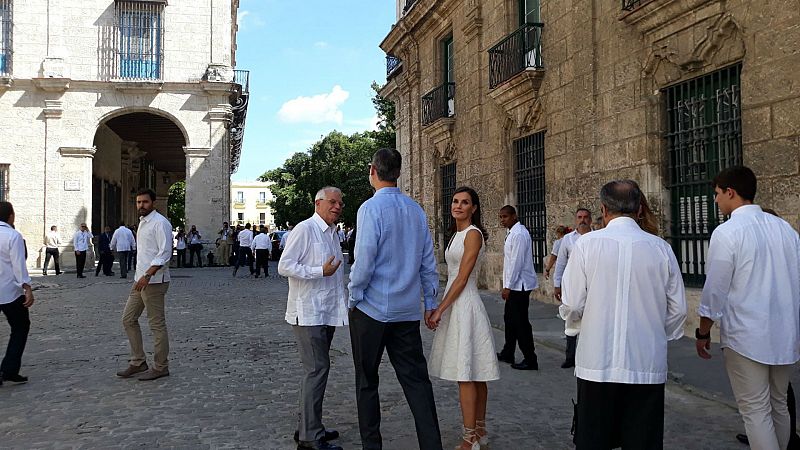  24 horas - Los reyes cierran su visita de Estado a Cuba tras entrevistarse con Raúl Castro  - Escuchar ahora 