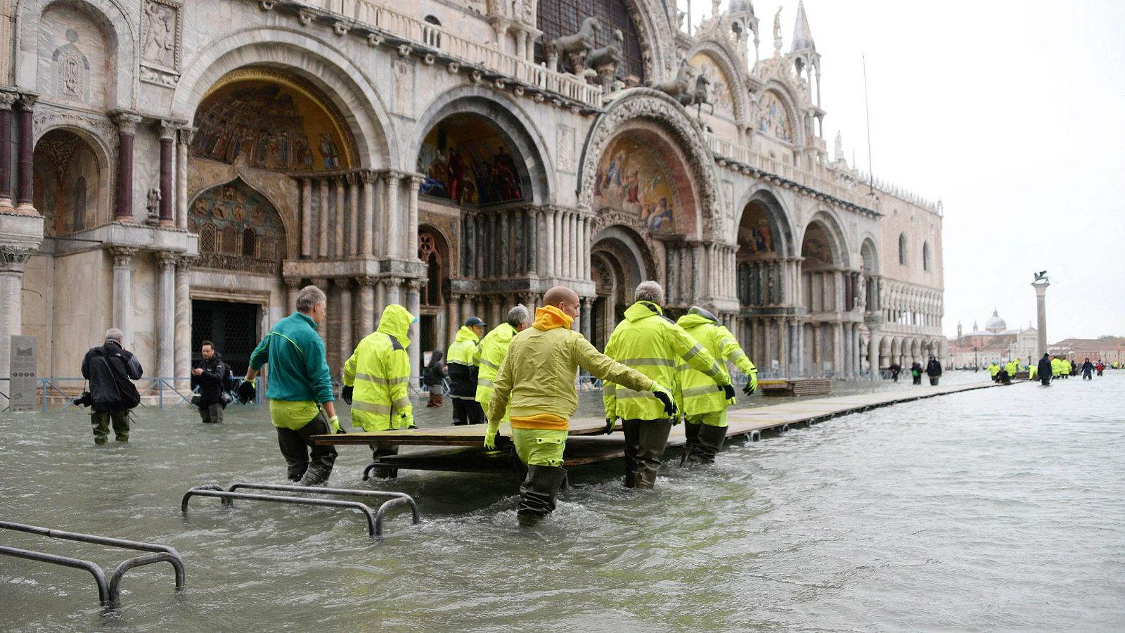  14 horas - Situación crítica en Venecia por las subidas de marea - Escuchar ahora