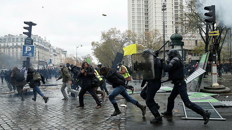 14 horas fin de semana - Altercados en París en el aniversario de los chalecos amarillos - Escuchar ahora